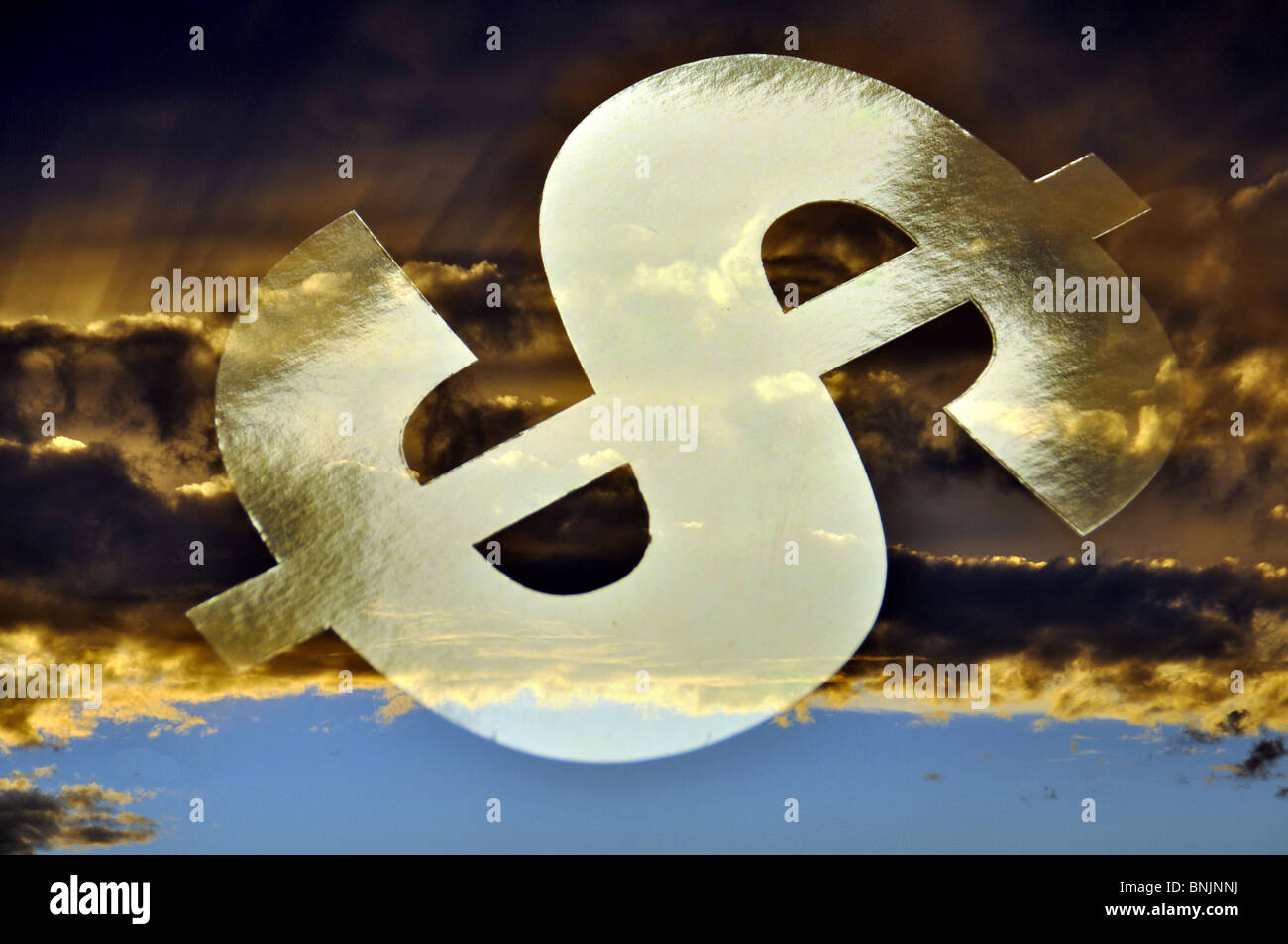 Service de signer Crash Danger Nuages Tempête Nord Usa Symbole Dollar Financial Business rouge symbolique de la crise vers le bas Banque D'Images