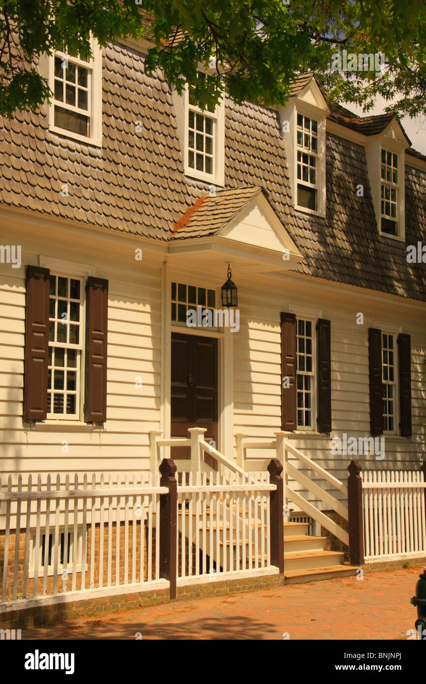 Maisons d'époque et des magasins dans la zone historique, Colonial Williamsburg, Virginia, USA Banque D'Images