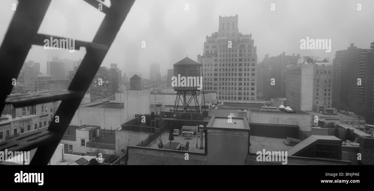 Voir l'hôtel Chelsea Chelsea 222 W 23rd Street, New York USA roof tops maison réservoir d'eau de bain city travel American urban Banque D'Images
