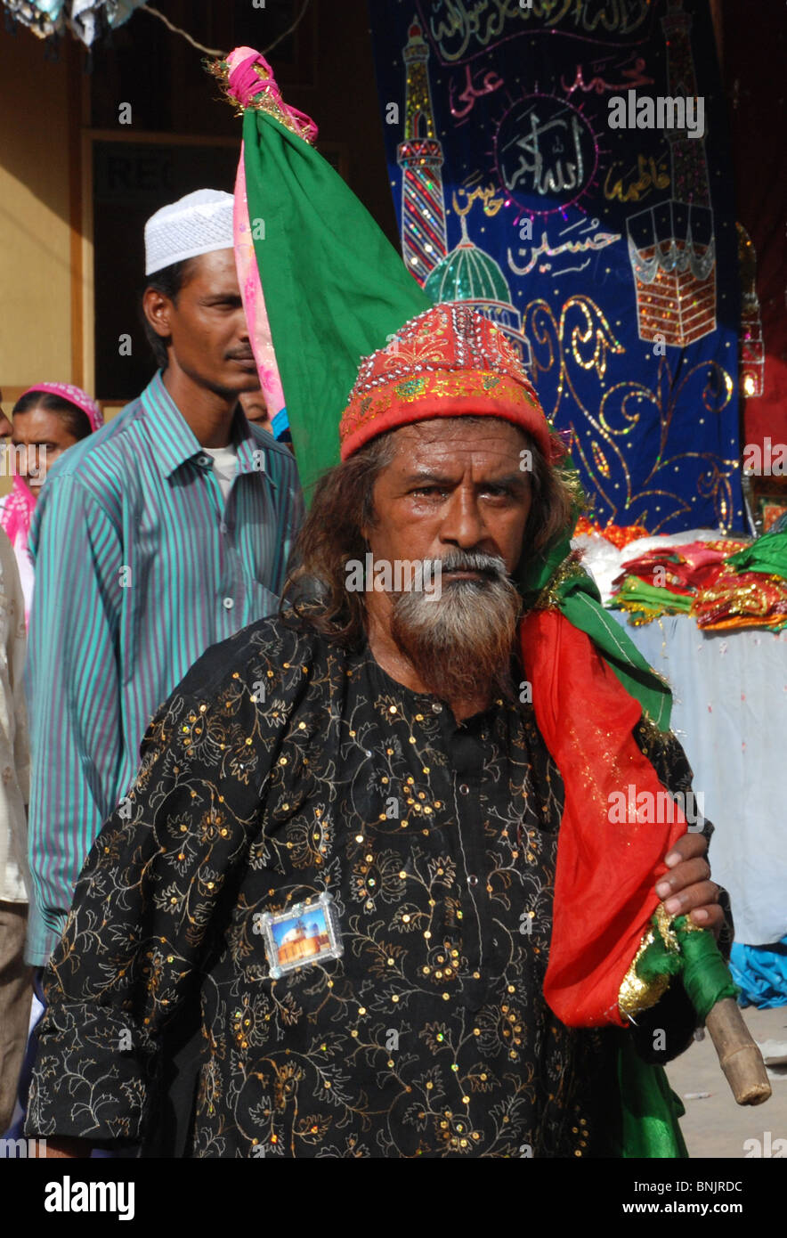 Fidèles de toute l'monde viennent de dargah. Banque D'Images