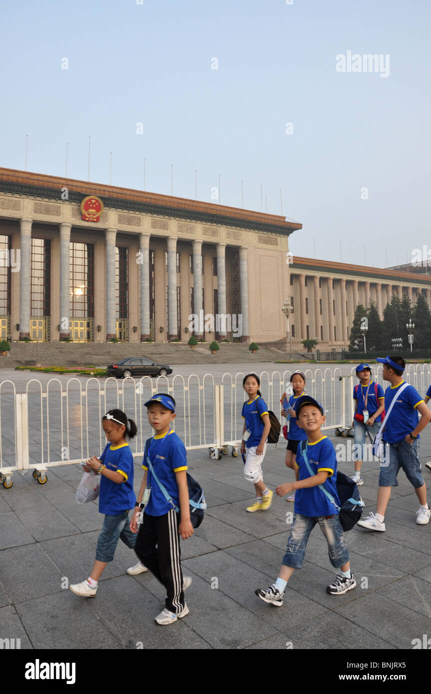 Les enfants de l'école chinoise visiter la Place Tiananmen, Pékin, Chine Banque D'Images