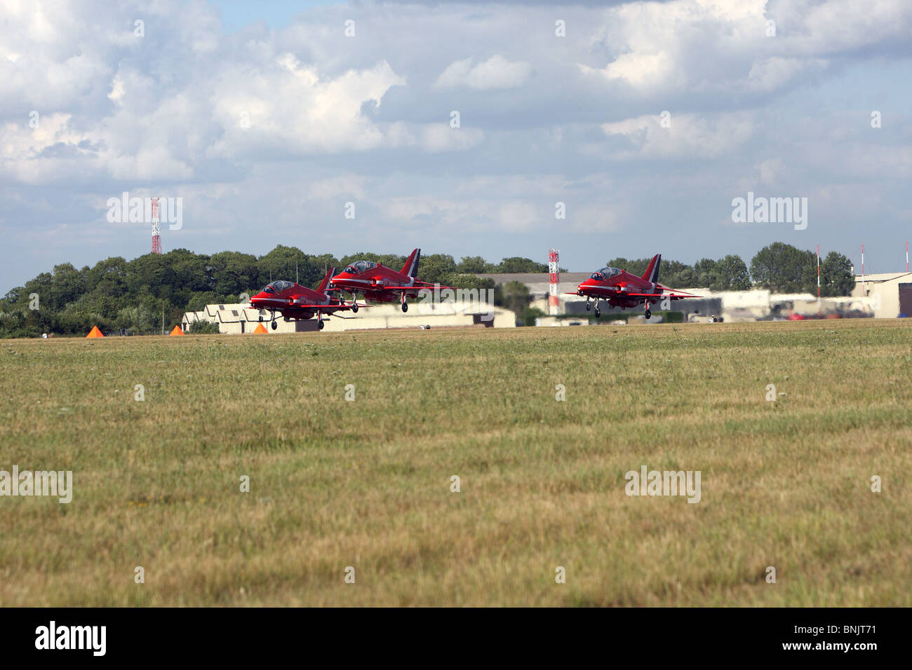Des flèches rouges qui décolle de RAF Fairford Gloucestershire. Royal International Air Tattoo 2010. RIAT Banque D'Images