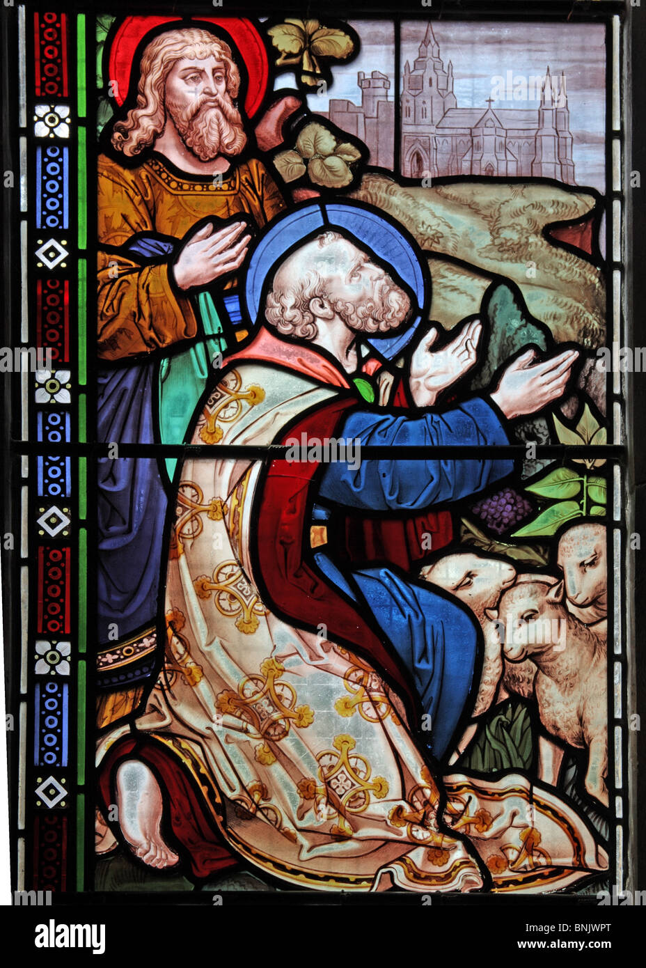 Une vitrelle de Frank Holt de Warwick représentant deux disciples, l'église Saint-Laurent, Lighthorne, Warwickshire, Angleterre Banque D'Images