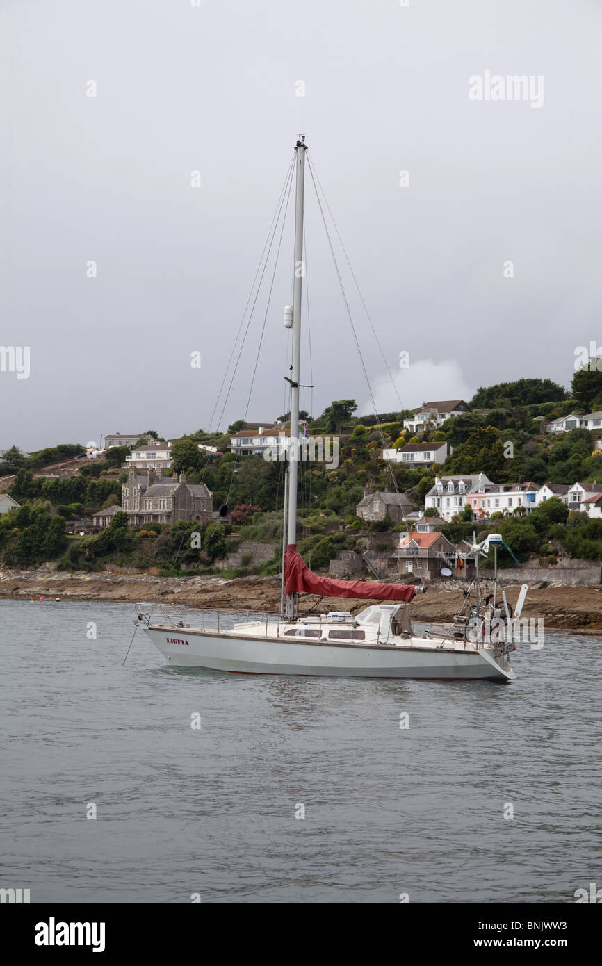 Voiliers dans le port de St Mawes, Cornwall, Angleterre. Banque D'Images