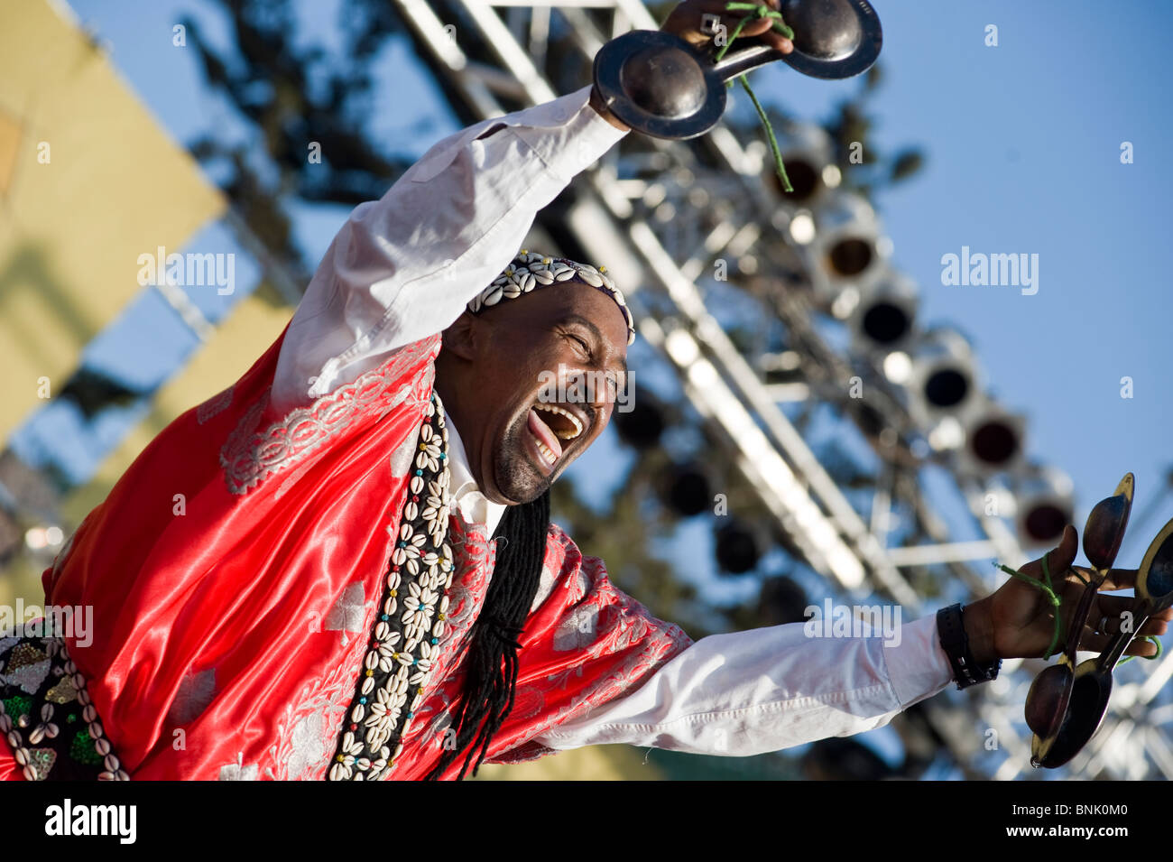 Musicien Gnaoua à 'Festival' Gnaoua à Essaouira, Maroc Banque D'Images