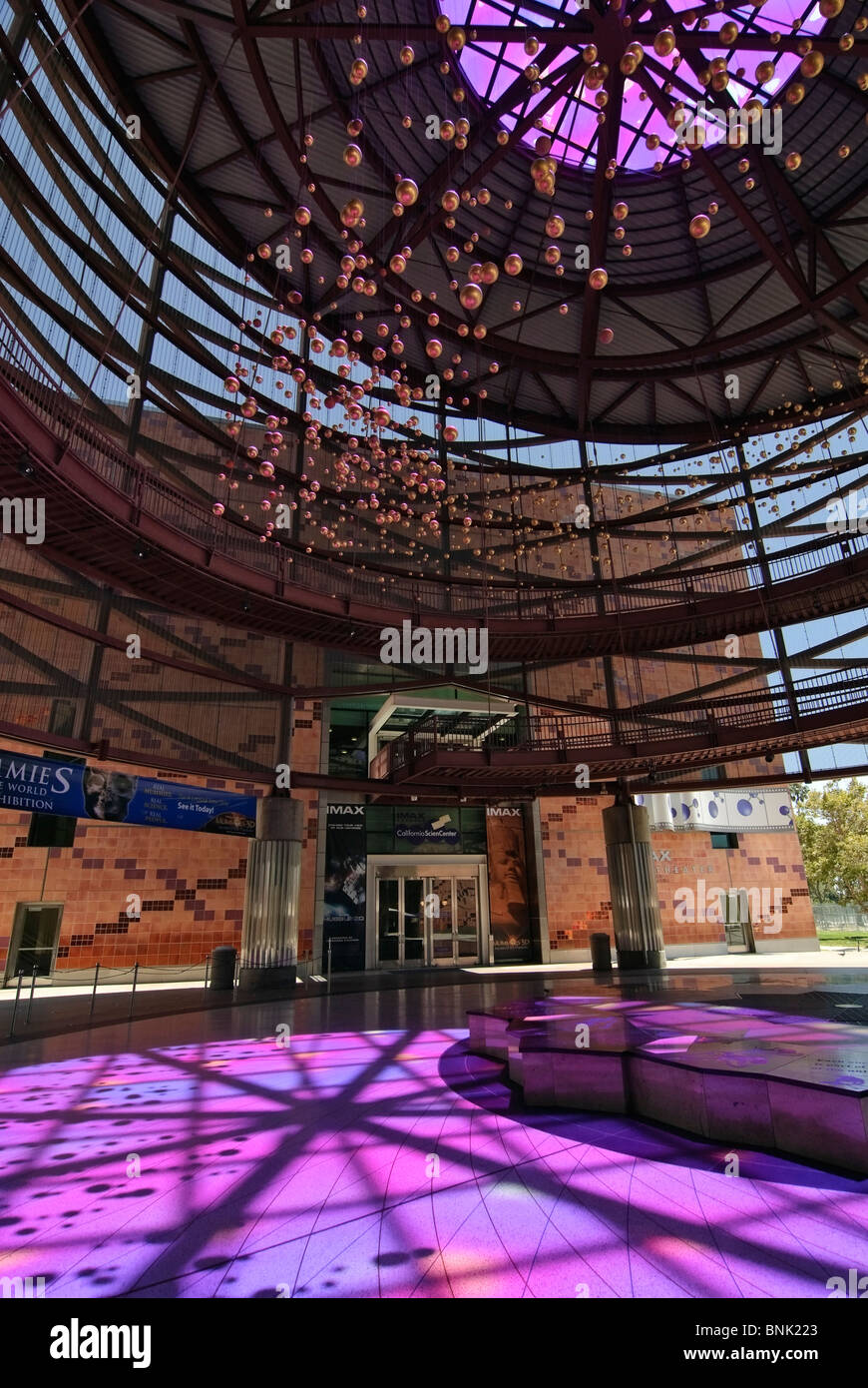 L'entrée avant de la Plaza Centre des sciences de la Californie à Los Angeles. Banque D'Images