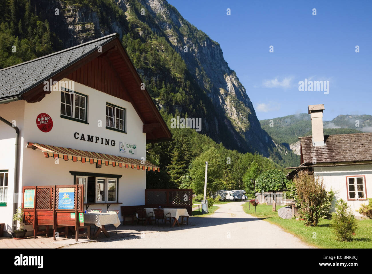 Hallstatt, Salzkammergut, Autriche, Europe. Camping et afficher le Echerntal Valley Banque D'Images