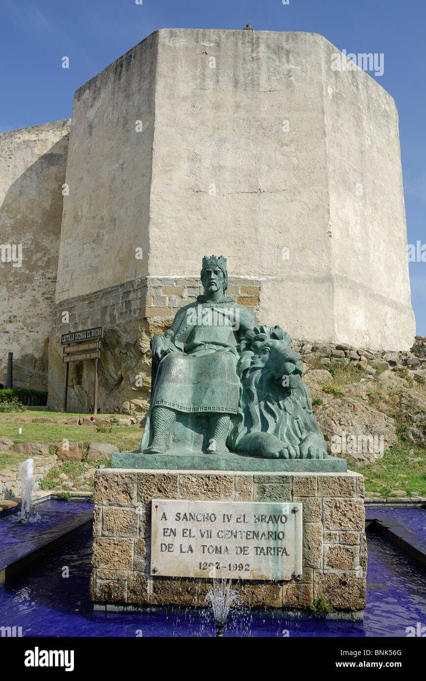 Statue de Tarifa à Sancho IV el Bravo le roi d'Espagne qui a conquis port de Tarifa sur les Maures en 1292, Sancho IV Castilla Banque D'Images