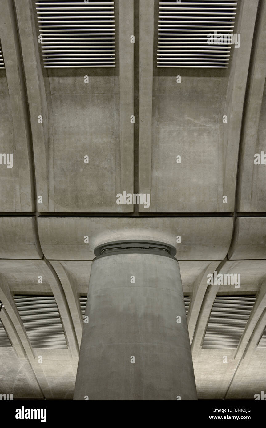 Toit en béton de la station de métro Canary Wharf Banque D'Images