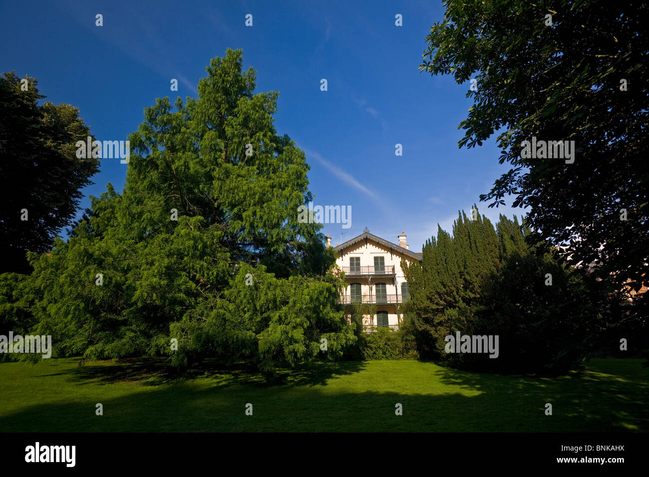 L'un des chalets Napoléon III à Vichy (Allier - France). Un des chalets Napoléon III à Vichy (Allier - France). Banque D'Images