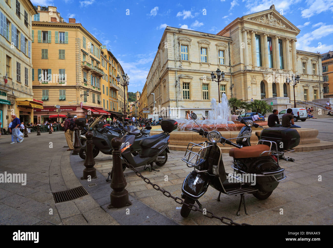 Scène de rue au centre-ville de Nice sur la côte d'Azur (Côte d'Azur) Banque D'Images