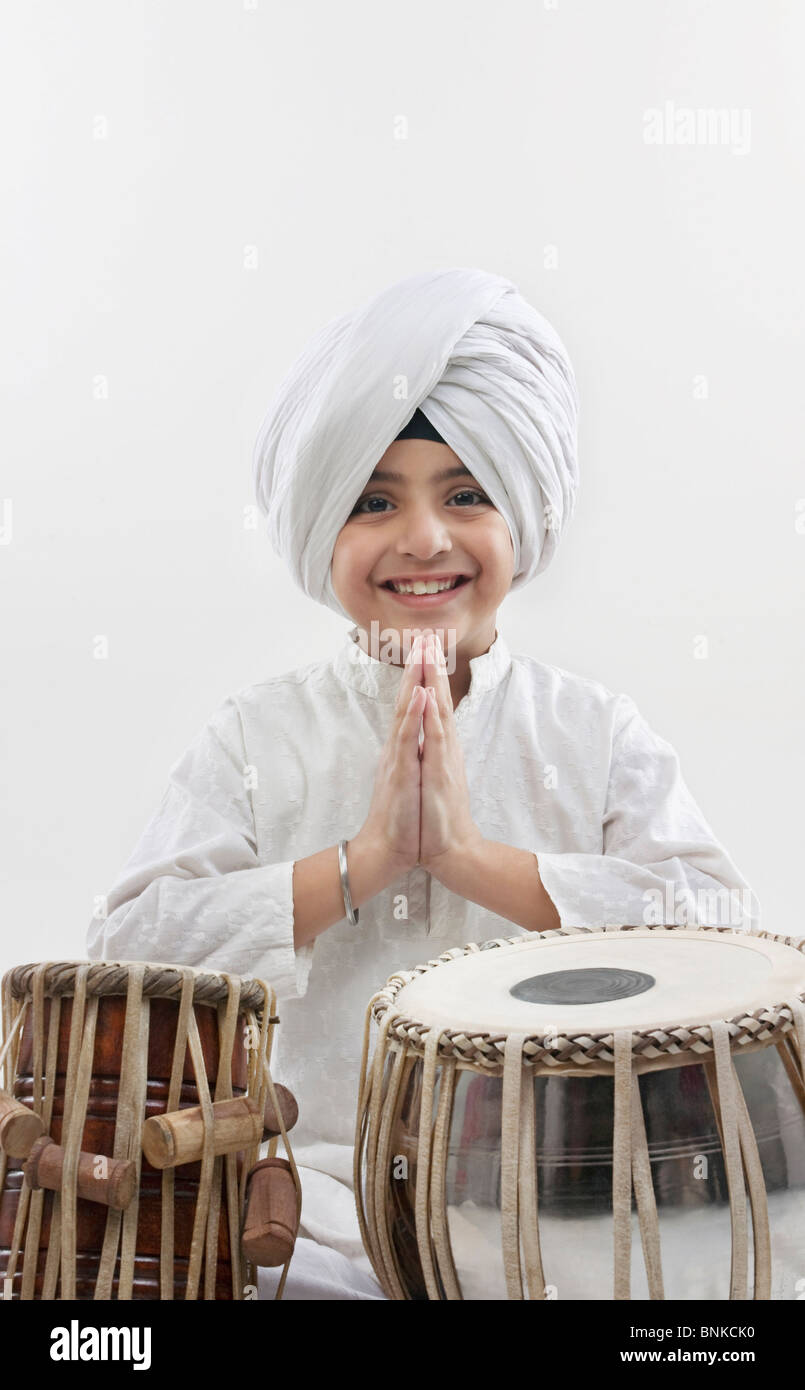 Garçon Sikh avec un tabla Banque D'Images