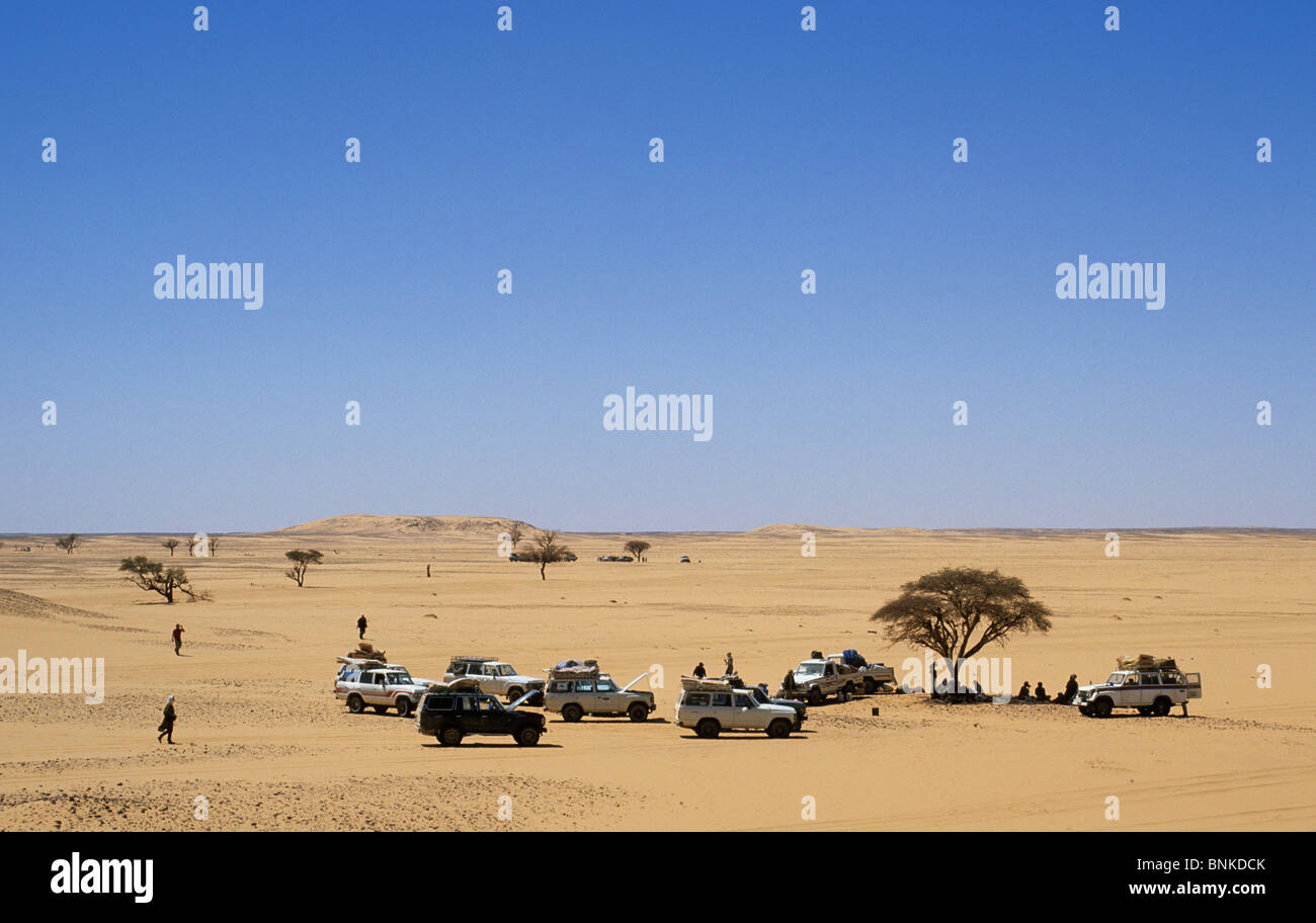 Une expédition pendant le déjeuner berak dans le désert du Sahara, la Libye Banque D'Images