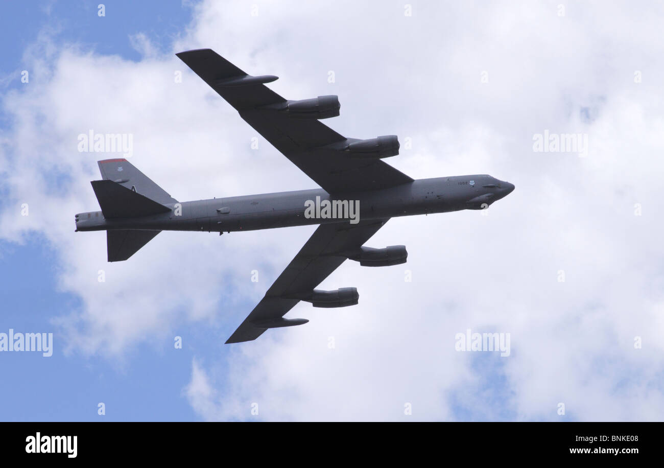 Boeing B52 Stratofortress bombardier stratégique volant à Farnborough 2010 Banque D'Images