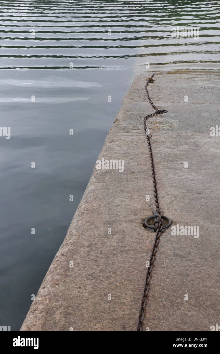 Chaîne métal sur jetty, Kerrera, Ecosse Banque D'Images