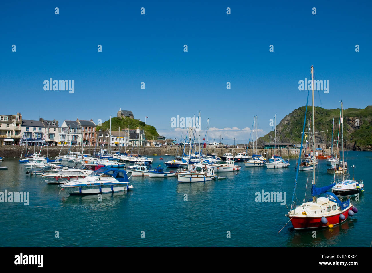 Bateaux & Yachts iin th harbor à Ilfracombe Devon, Angleterre Banque D'Images