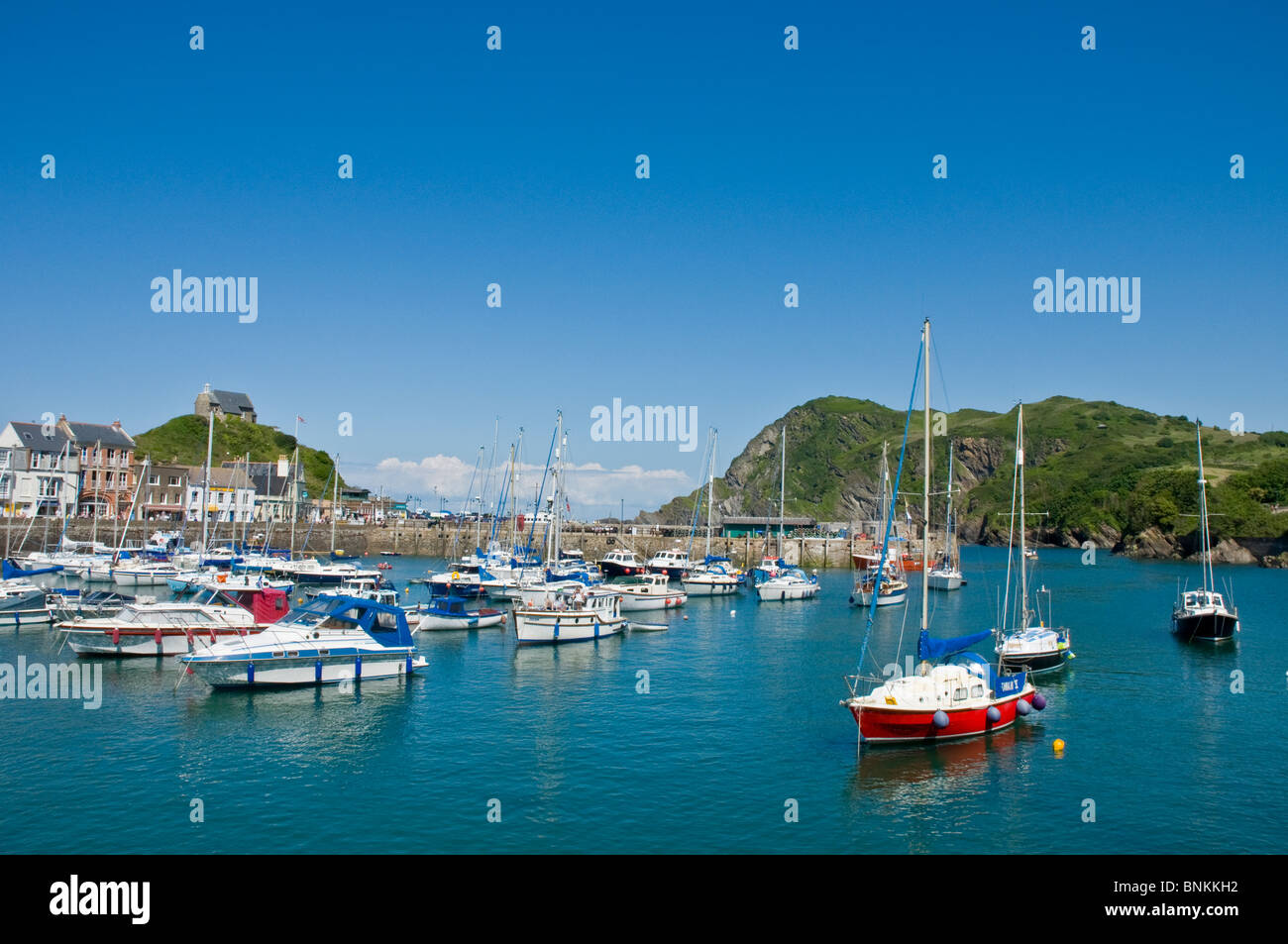 Bateaux & Yachts iin th harbor à Ilfracombe Devon, Angleterre Banque D'Images