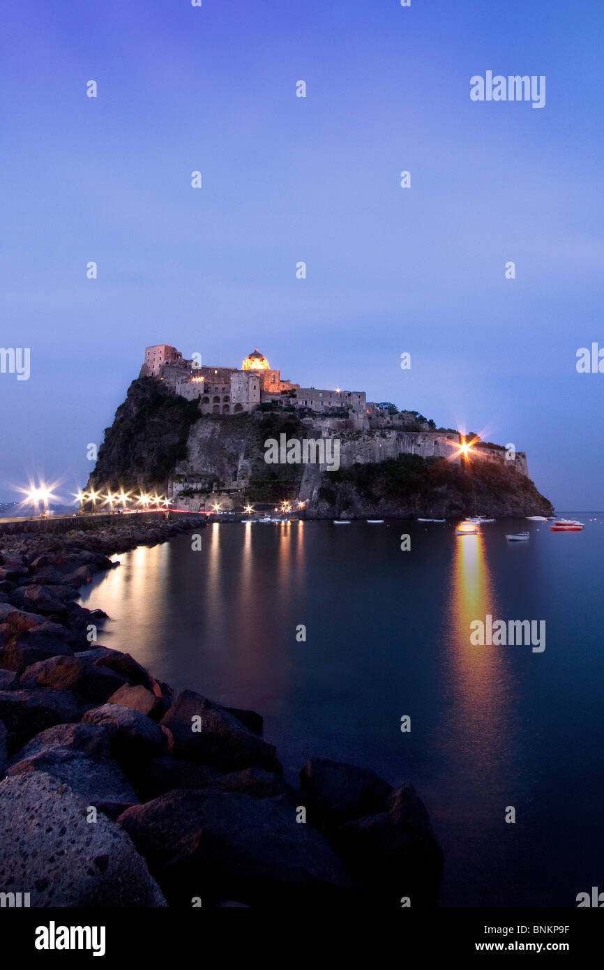 Ischia,Château Aragonais, nuit, Italie Banque D'Images