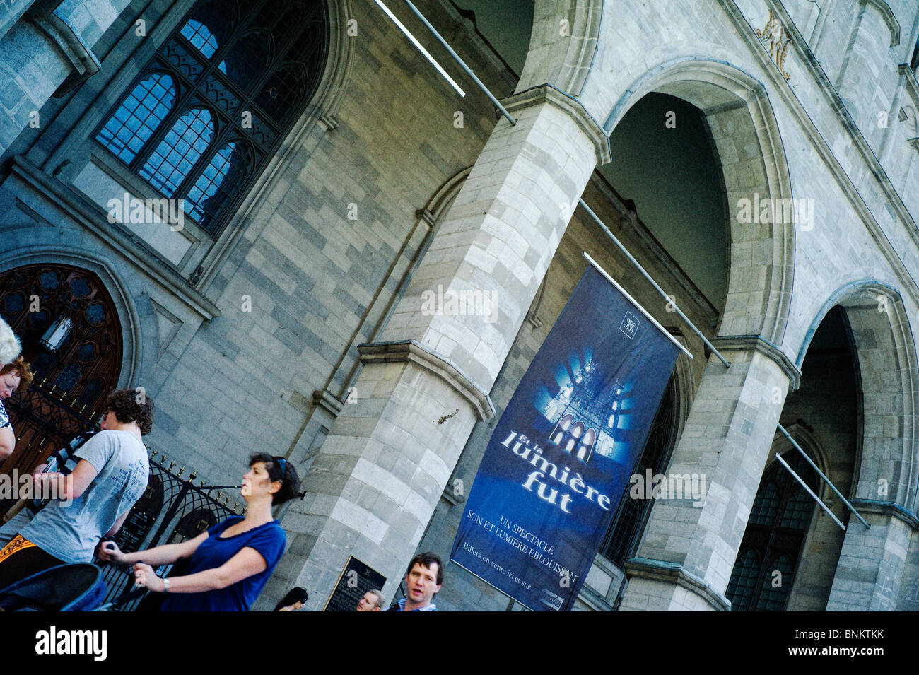 Les touristes à la basilique Notre-Dame à Montréal, Québec Banque D'Images