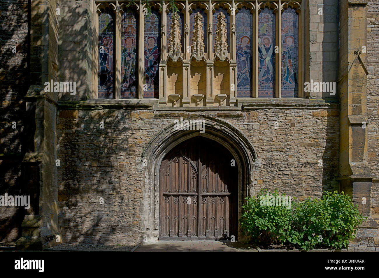 L'ÉGLISE HOLY TRINITY, Stratford-upon-Avon, LA PORTE PRINCIPALE Banque D'Images