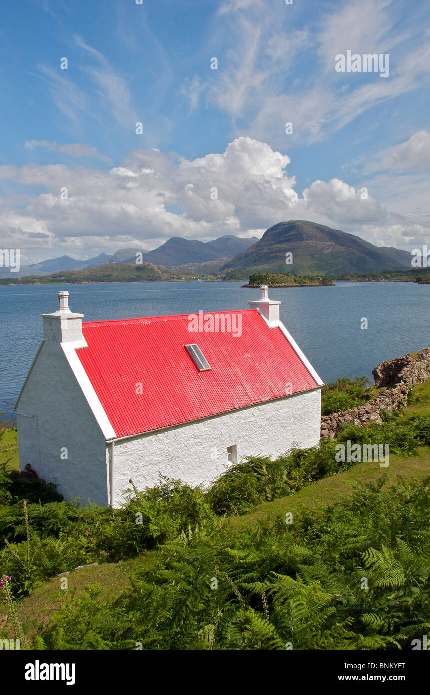 Gîte au toit rouge Loch Sheildaig Fléron Peninsular Wester Ross, Ross et Cromarty Highlands écossais nord ouest de l'Ecosse Banque D'Images