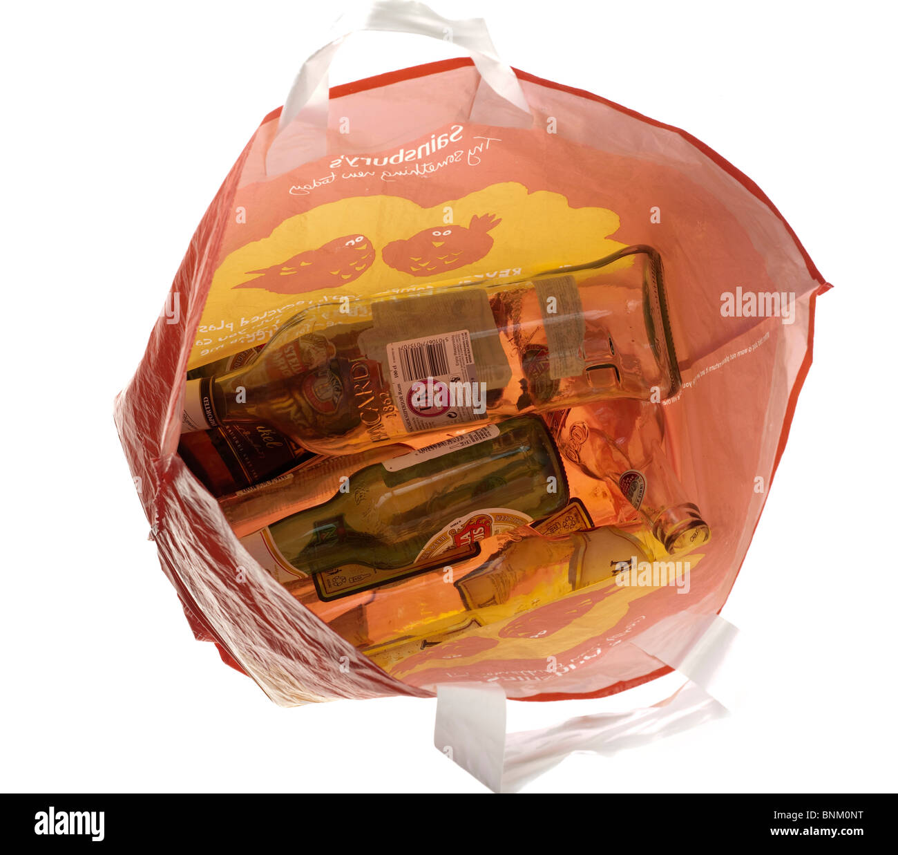 Orange sac plein de bouteilles vides Banque D'Images