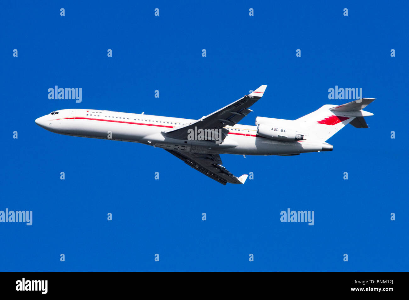 Boeing 727 exploité par Bahreïn Amiri Flight escalade après son décollage de l'aéroport Heathrow de Londres, Royaume-Uni. Banque D'Images