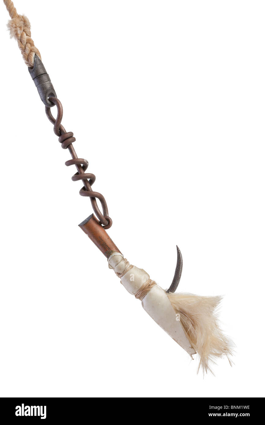 Crochet de pêche de thon japonais anciens, isolé sur un fond blanc. En fait le Japon occupé gravé sur le côté. Banque D'Images