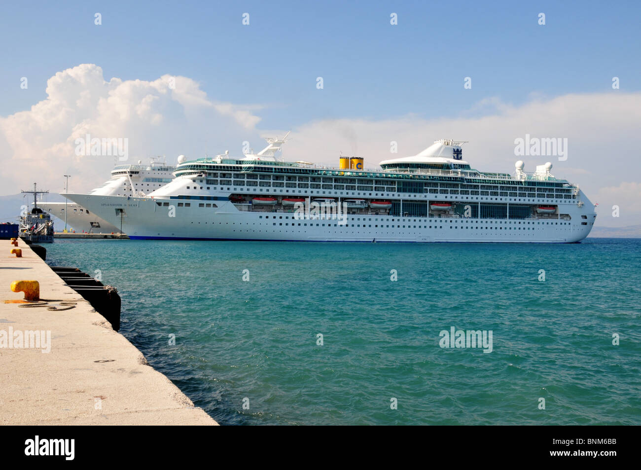 Royal Caribbean International MV Splendeur de la mer amarré dans le port, Corfou, Grèce Banque D'Images