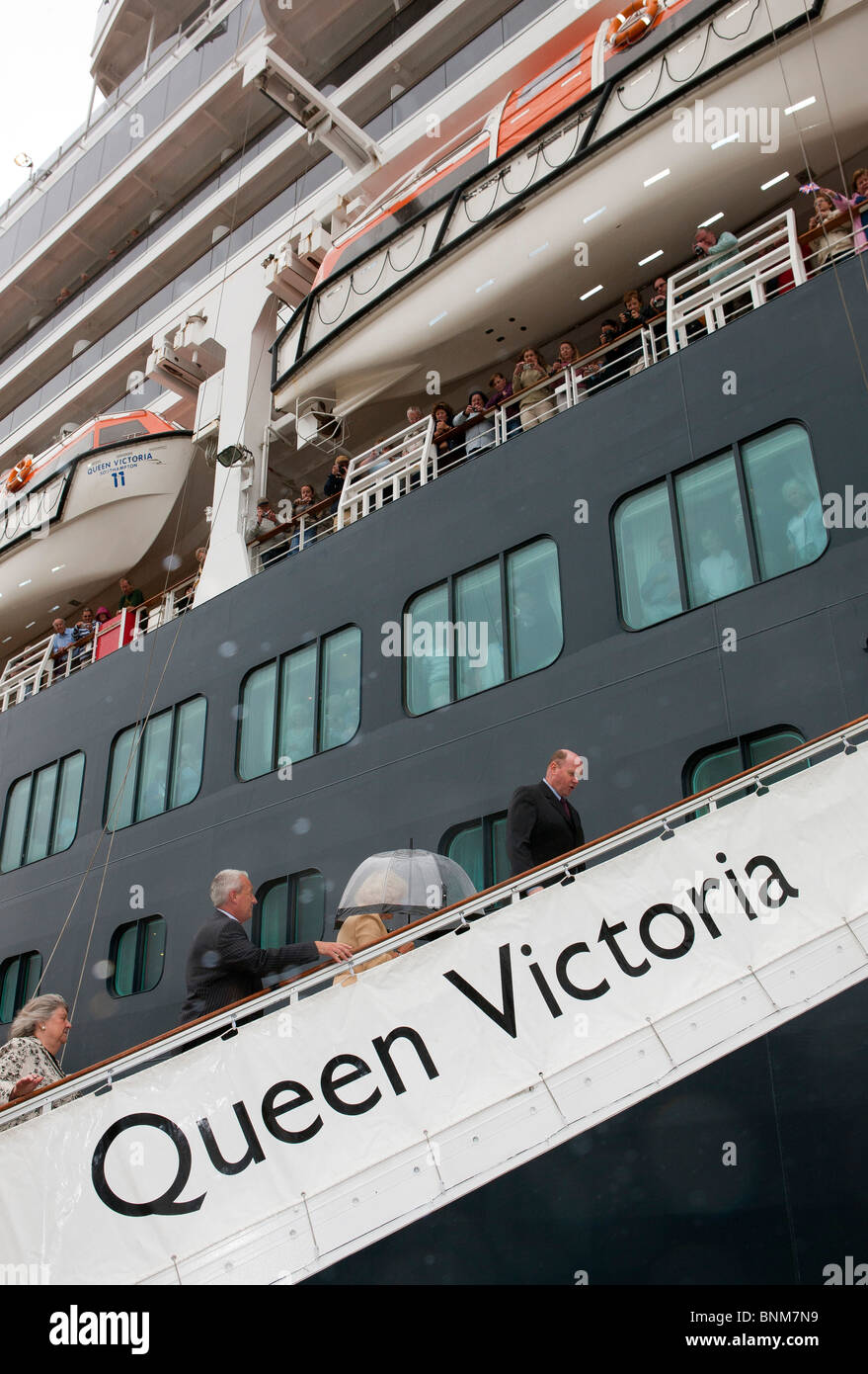 Liverpool UK. La Camilla, Duchesse de Cornouailles visite le paquebot Cunard Queen Victoria à Liverpool's new Cruise Terminal Banque D'Images