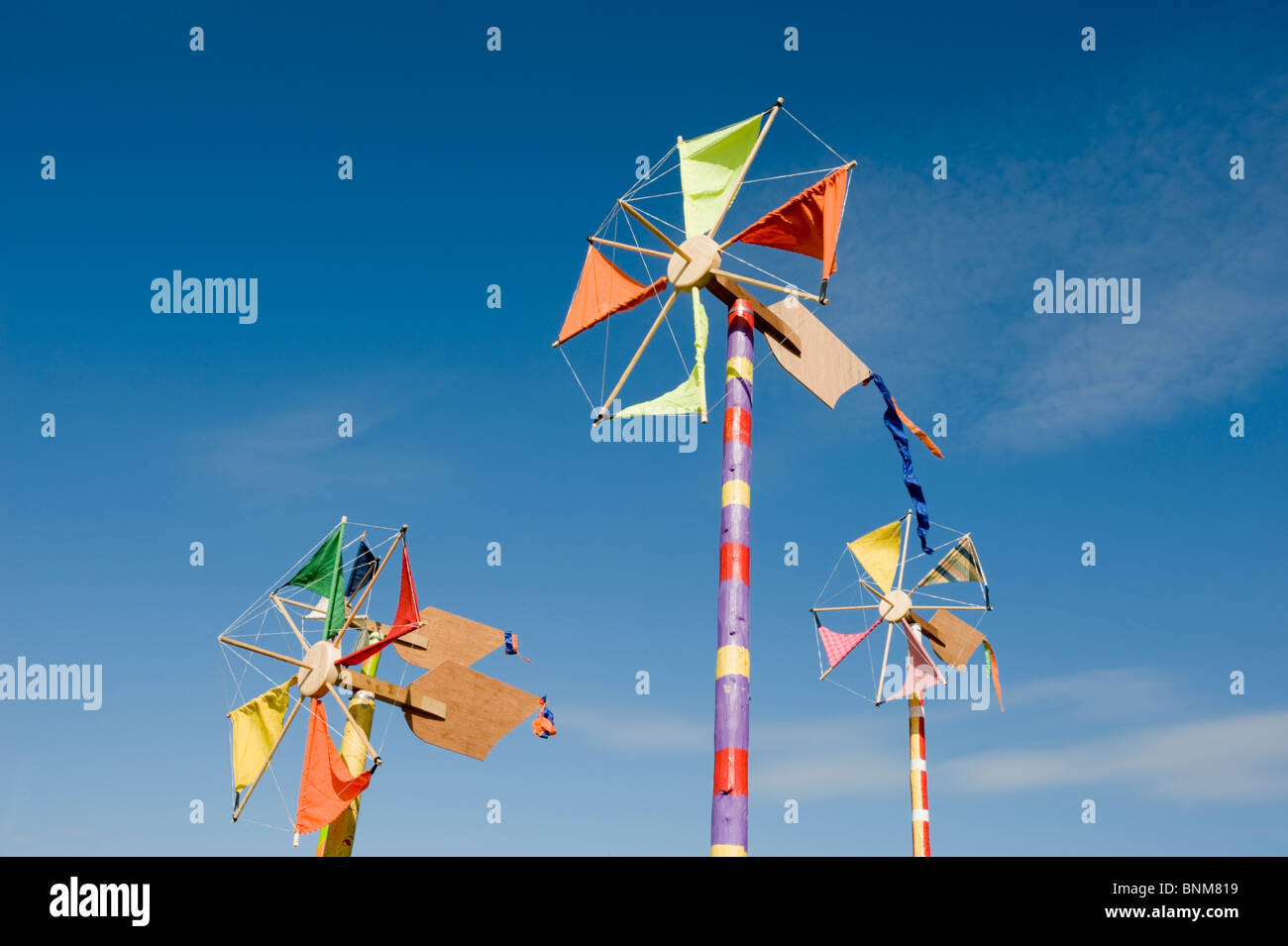 Moulins à vent fait maison au festival de Glastonbury, en Angleterre, UK. Banque D'Images