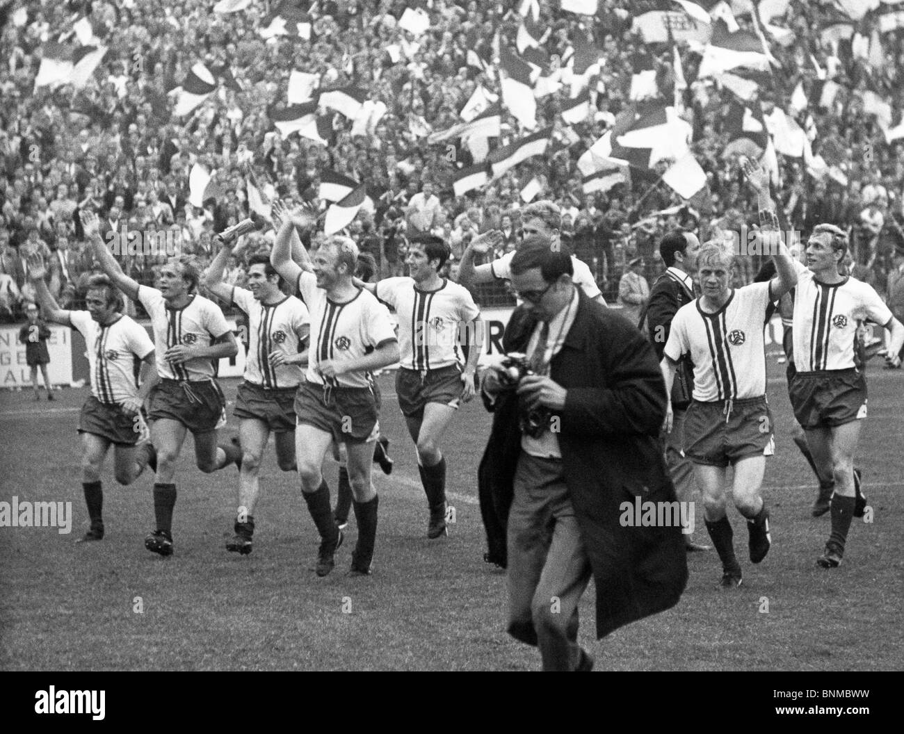1968 football Banque d'images noir et blanc Alamy