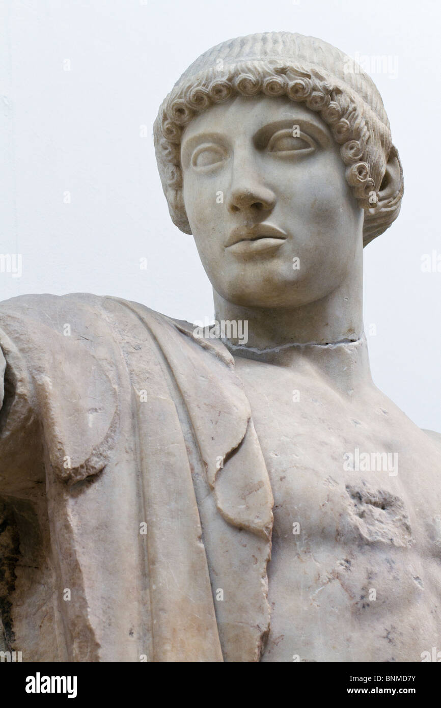 Détail d'Apollon du fronton est du Temple de Zeus à Olympie. Banque D'Images