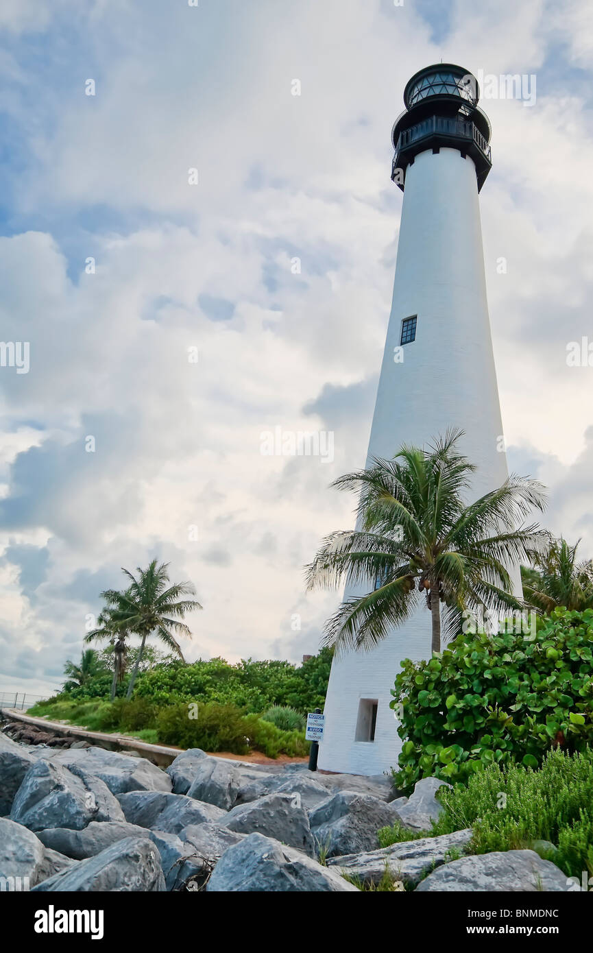 Le phare de Cape Florida situé dans la zone de loisirs Bill Baggs. Key Biscayne, Floride Banque D'Images