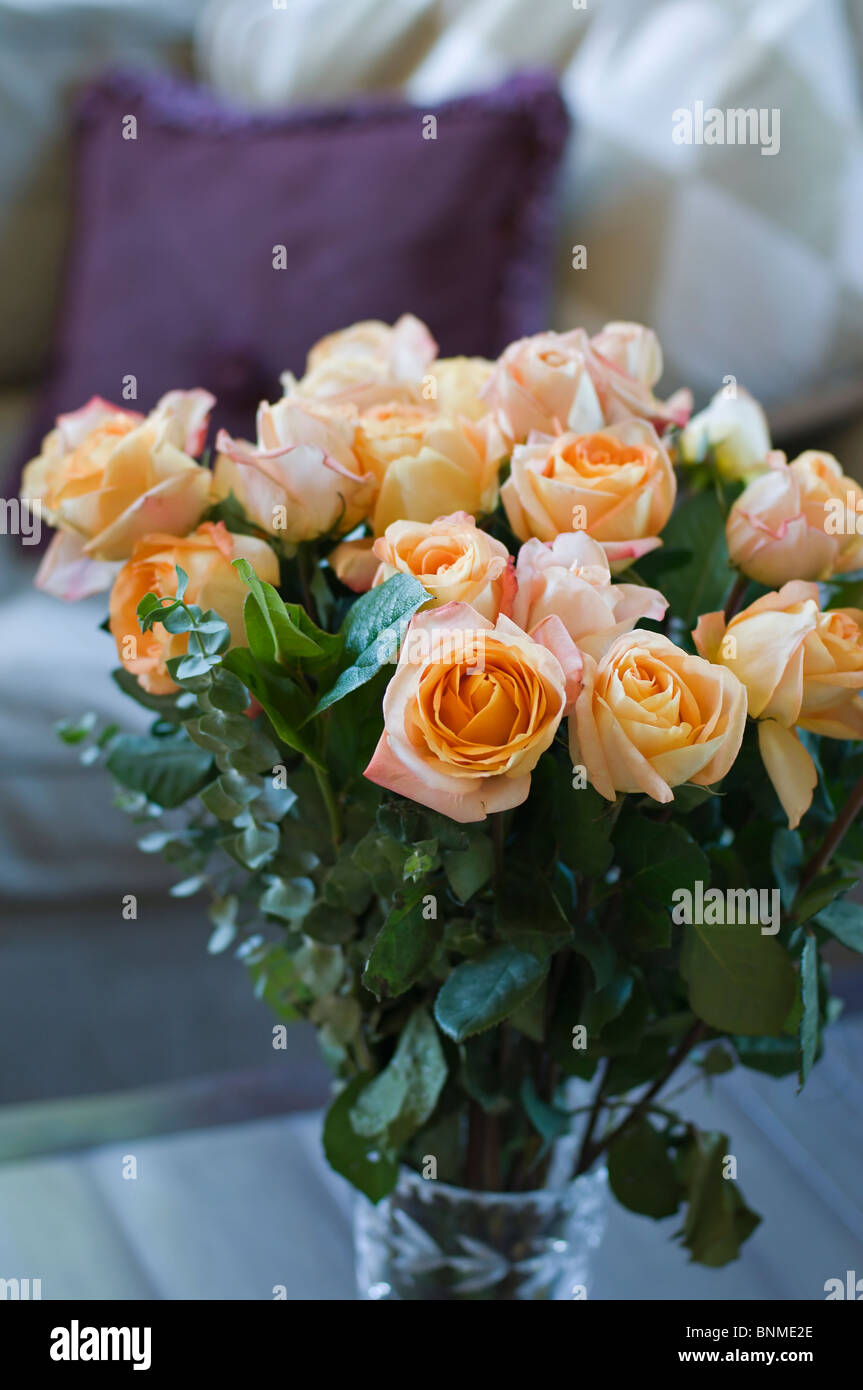 Vue de dessus d'un élégant bouquet de roses. Banque D'Images