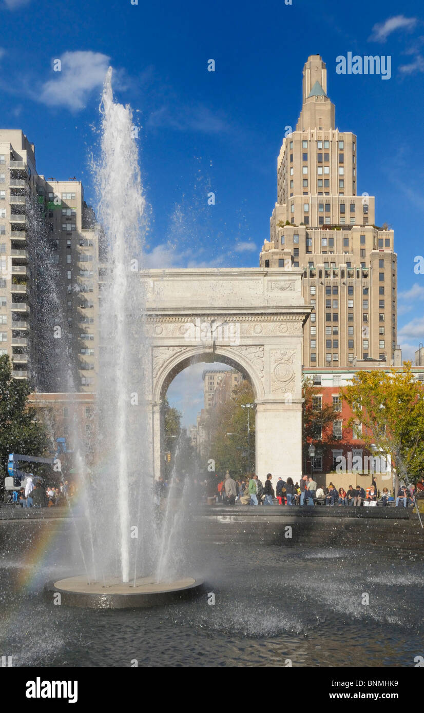 Fontaine de passage de la ville de New York Washington Square Park, Greenwich Village, New York USA Amérique du Nord Banque D'Images