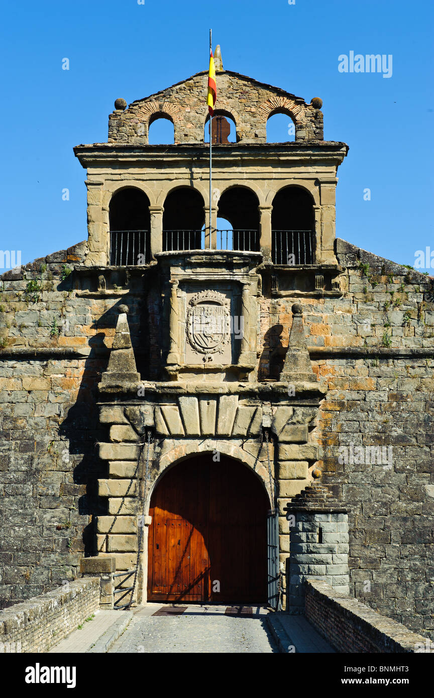 L'ancienne place forte, ville fortifiée dans la région de Jaca, dans le nord-est de l'Espagne près de la frontière française dans la province de l'Aragon Banque D'Images