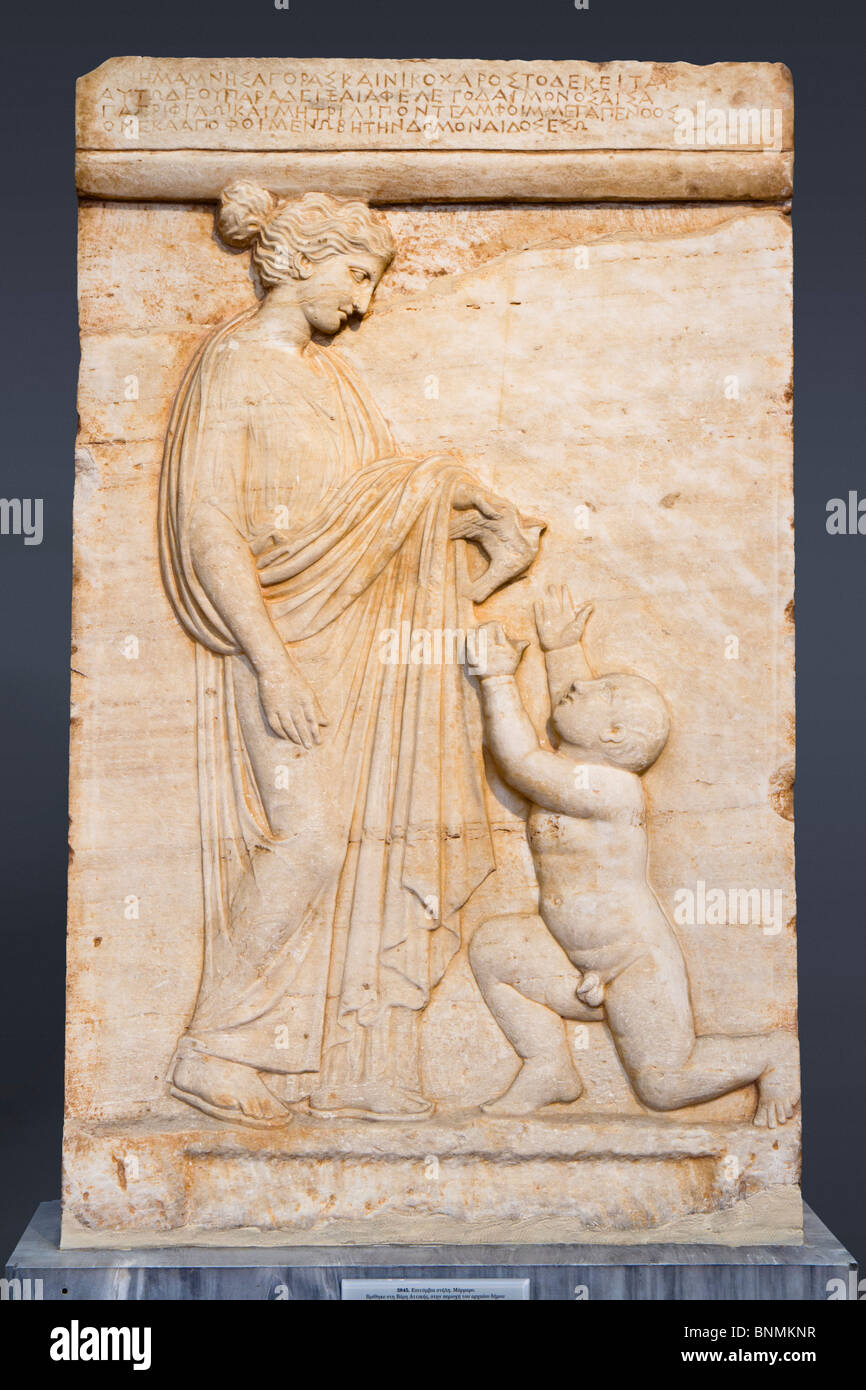 Grave Mnesagora Nikochares de stèle et dans le Musée Archéologique National à Athènes, Grèce. Banque D'Images