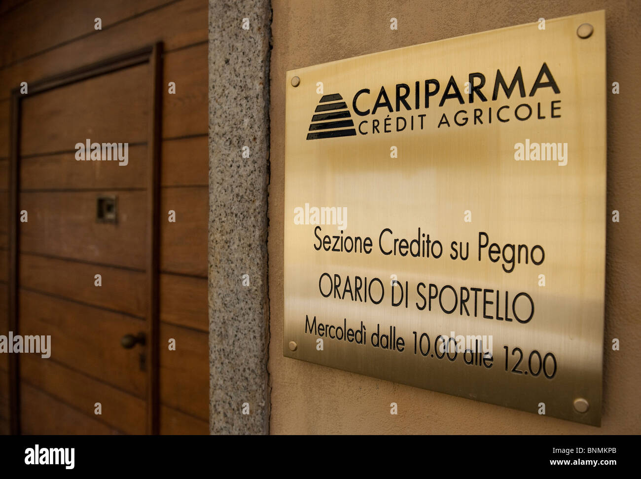 Succursale de prêts garanties bancaires CARIPARMA signer à Vigevano Italie Banque D'Images