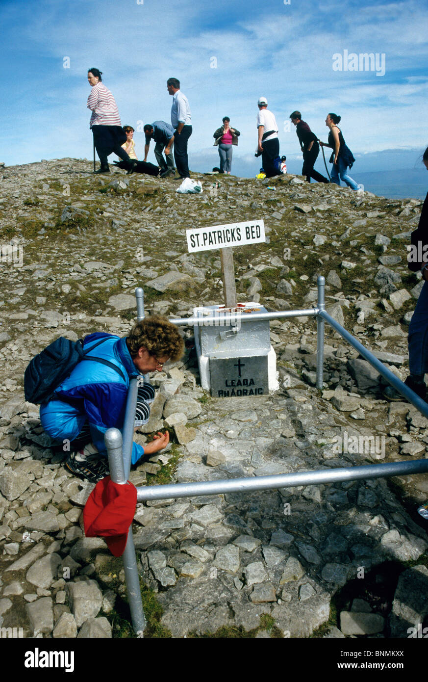 Pèlerins à St Patricks lit sur Croagh Patrick (Irlandais : Cruach Phádraig), le dernier dimanche de juillet de chaque année est Reek Sunday, Banque D'Images
