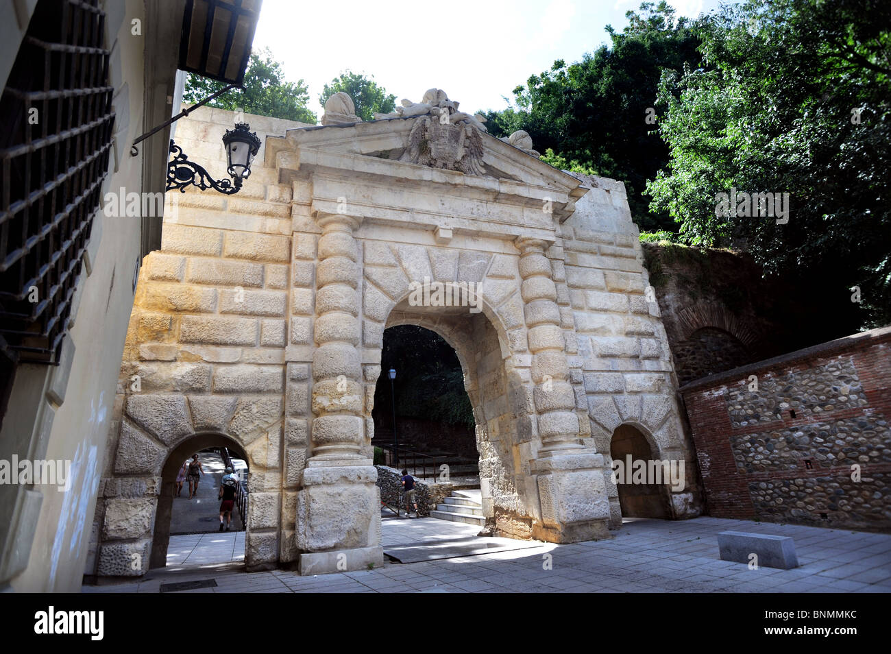 La Puerta de las Granadas construit par Pedro Machuca un de la porte principale de marcher à travers sur le chemin de l'Alhambra Palace Banque D'Images