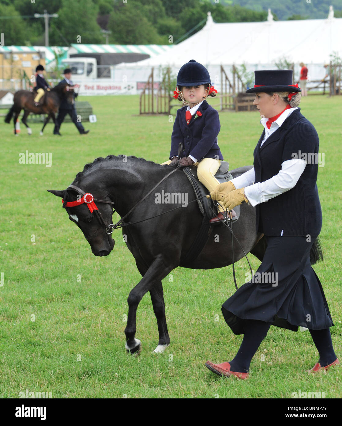 Royal Welsh Show 2010 compétition poney monté pour les filles de moins de 8 ans Banque D'Images