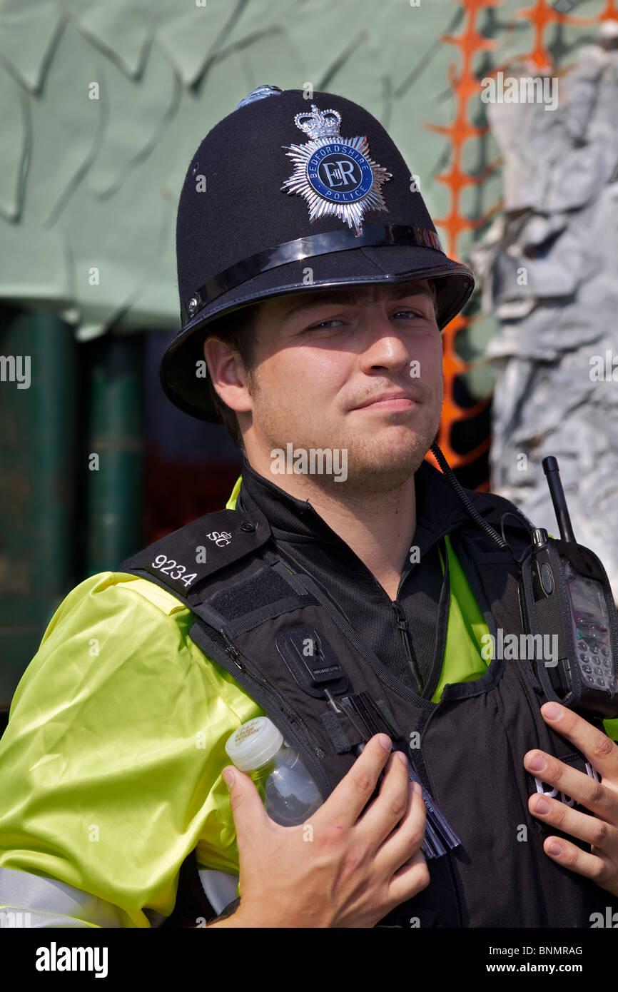 Un policier local à Biggleswade, Bedfordshire, Angleterre Banque D'Images