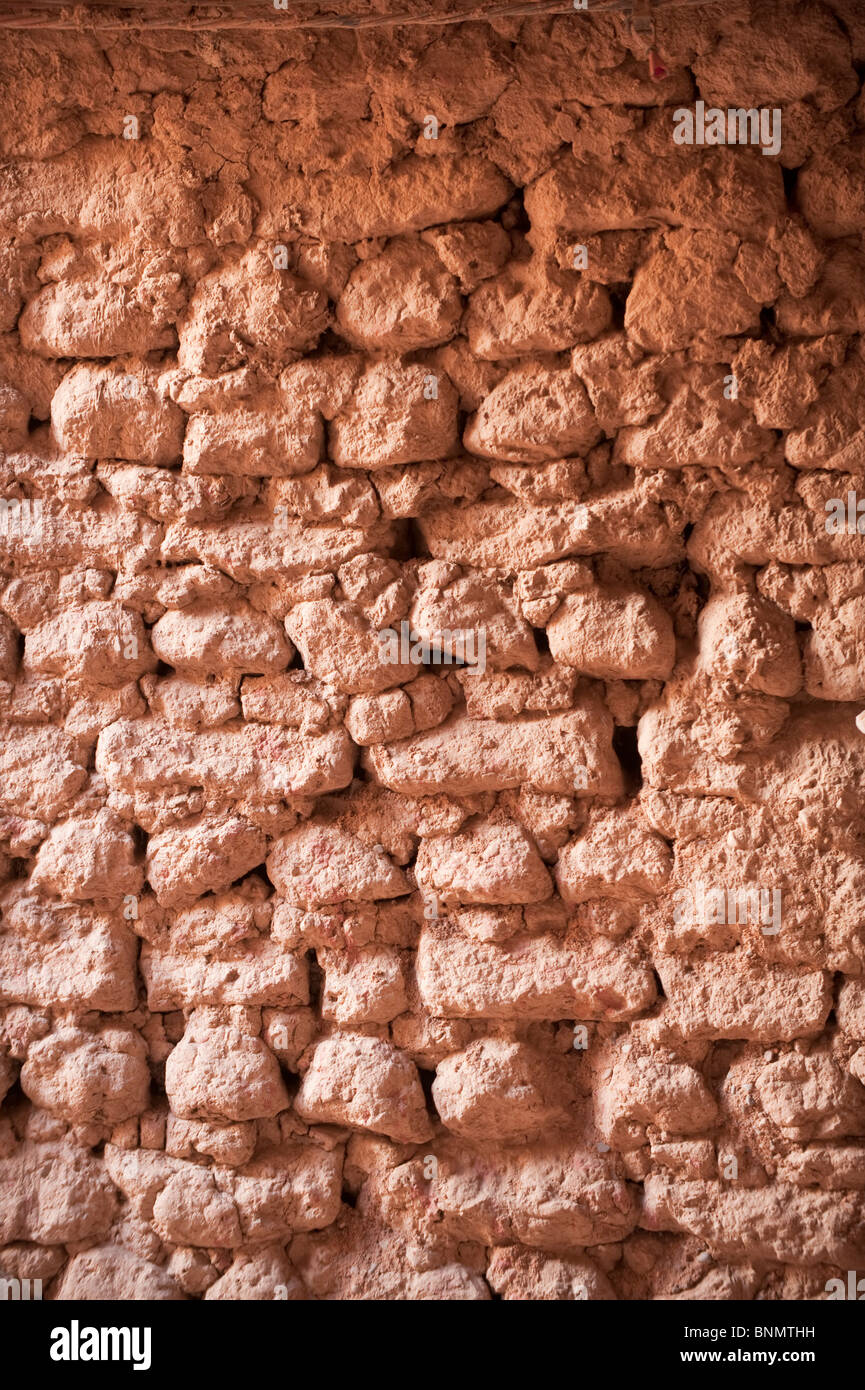Mur de brique de boue traditionnel, Figuig, province de Figuig, région orientale, le Maroc. Banque D'Images