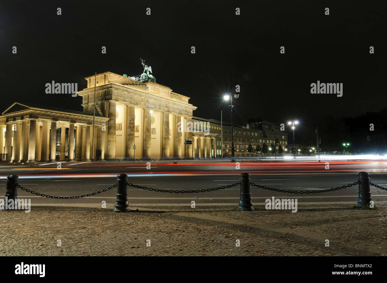 Architecture bâtiment enquête éclairage Berlin Brandenburger Allemagne Europe la construction de voie lumineuse Banque D'Images