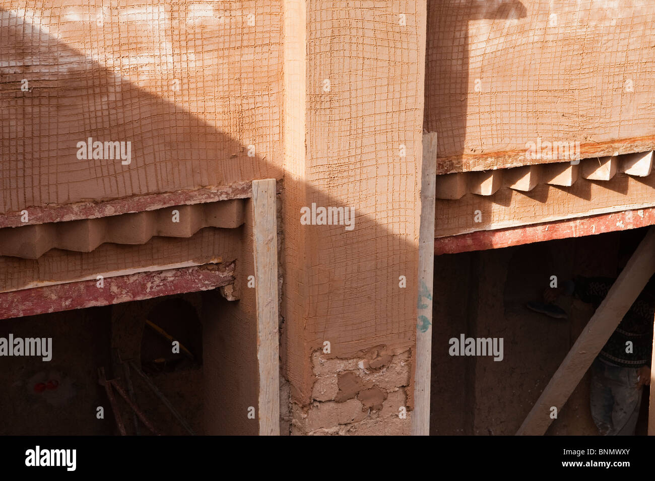 Détail, bâtiment en brique de boue traditionnel, Figuig, province de Figuig, région orientale, le Maroc. Banque D'Images