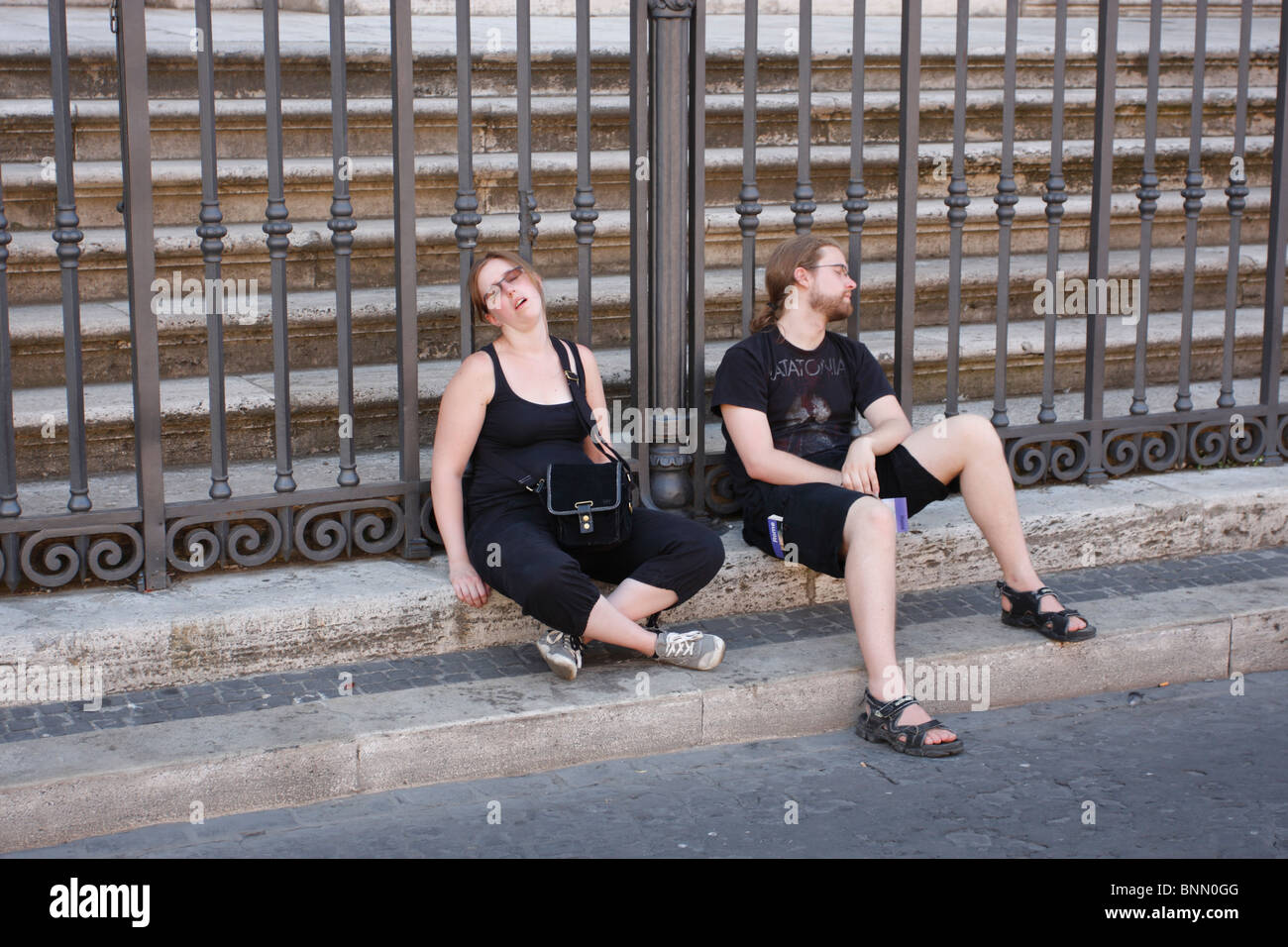 Le repos, les touristes fatigués à Rome, Italie Banque D'Images