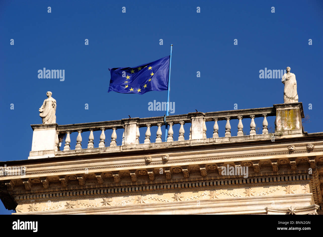 Italie, Rome, Campidoglio, drapeau de l'UE Banque D'Images