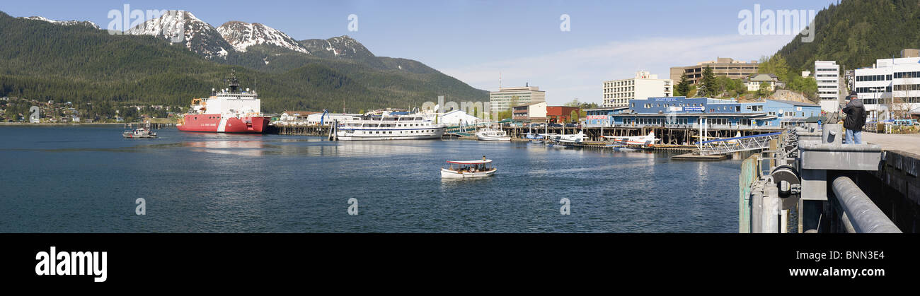 La U.S. Coast Guard Cutter, Healy, docks, au centre-ville de Juneau, Alaska Banque D'Images