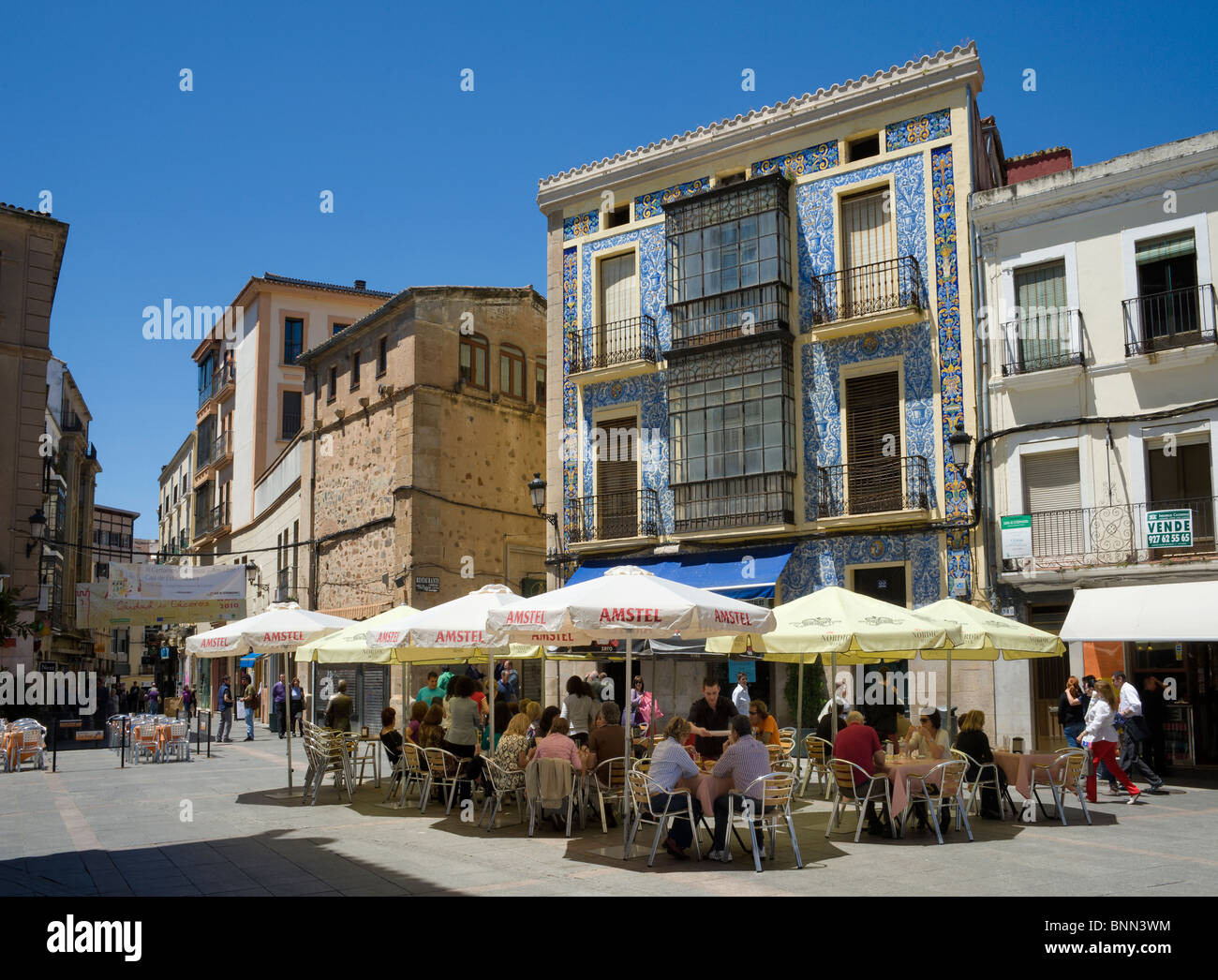 L'Espagne, l'Estrémadure, Cáceres, street restaurant dans la vieille ville Banque D'Images